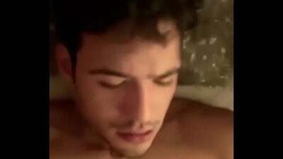 Cogido a pelo por un amigo vergón all gay porn video