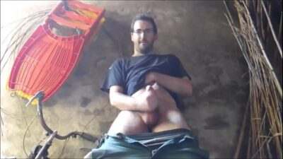 Mon employeur adore me mater pendant ma pause branlette all gay porn video
