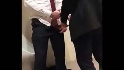 Flagrando homens no banheiro all gay porn video
