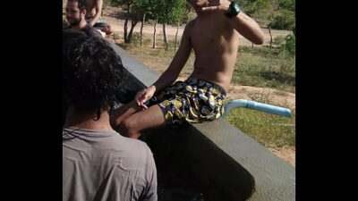 MARIBONDO SENDO FODIDO POR 2 BRANCOS all gay porn video