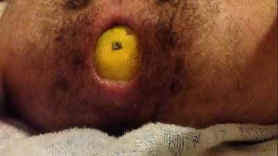 Novinho enfiando laranja no cu all gay porn video