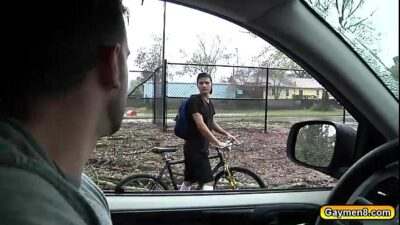 Tino blowjobs Phenix on the roadside all gay porn video