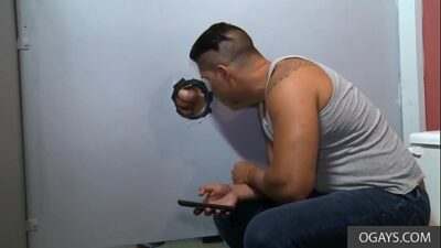 Bareback Gay Gloryhole Fuck – Jessie Colter, Adrian Suarez all gay porn video