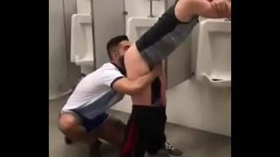 cruising en baño publico all gay porn video