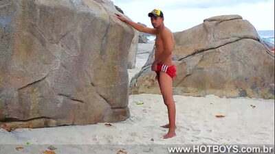 Fui pego pelo dotado na praia all gay porn video