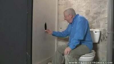 Glory hole Cock Sucking all gay porn video