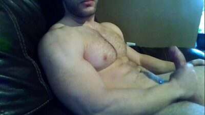 Guapo musculoso se masturba frente a la camara all gay porn video