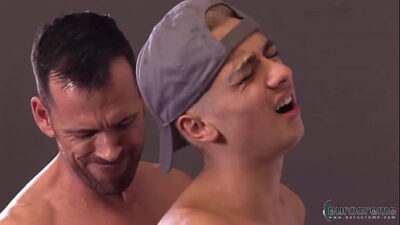 Maduro se coje al hijo de su vecino all gay porn video