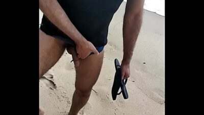 Manjando Rola na Praia … imaginem o final all gay porn video