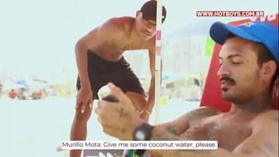 Paguei pra mamar o vendedor da praia all gay porn video