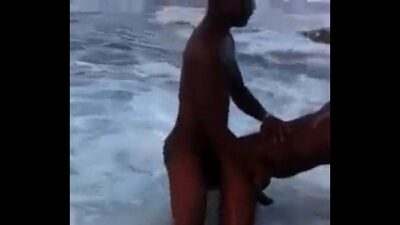 Transando no praia dentro do mar all gay porn video