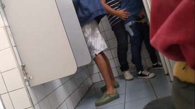 Foda no banheiro publico all gay porn video