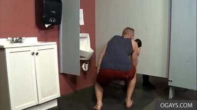 Gay BBC through Glory Hole – Chandler Scott, Ray Diesel all gay porn video