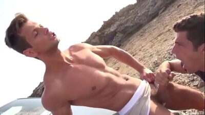 Leite Quente na praia all gay porn video