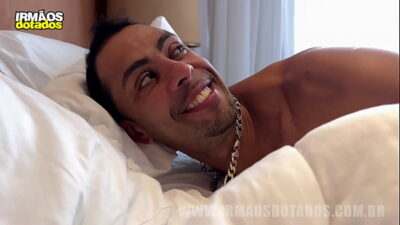 NÃO RESISTI O MASSAGISTA E METI PAU NELE all gay porn video