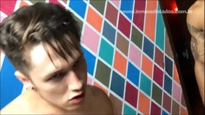 SURUBA COM 5 DOTADOS all gay porn video