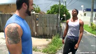 THUG HUNTER – Black Thug Sean Xavier Lawrence vs. White Bear Spencer Reed all gay porn video