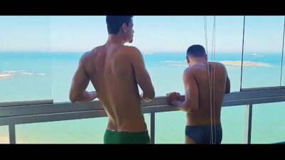 Viajei com meu amigo RENBRI CARIOCA para Vila Velha ES e comi ele gostoso no apartamento de frente para o mar na praia de Itapuã all gay porn video