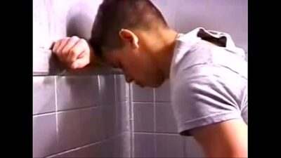 Brent Everett fazendo passivo no banheiro público all gay porn video