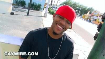 GAYWIRE – Offering Black Thug A Tattoo For Some Anal Gay Sex all gay porn video