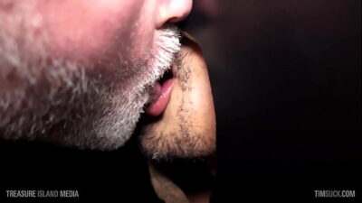 Goldman Dirty gives Dale Savage a sperm bath @ the gloryhole all gay porn video