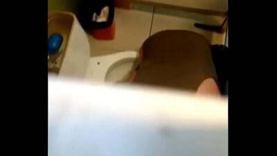BAÑO PUBLICO Glory Hole dice que es es hetero , yo no le creo all gay porn video