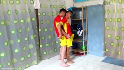 Cute sport twinks fuck raw with their football uniforms on! all gay porn video