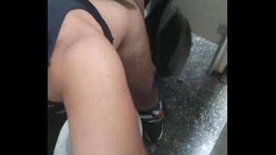Estava lavando o rosto no banheiro do metro o cara me fez uma proposta, cem reais pra comer meu cu – EXCLUSIVOS NO RED all gay porn video