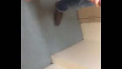 Masturbación entre amigos en el baño de hombres all gay porn video