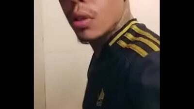 Novinhos da favela fudendo no banheiro all gay porn video
