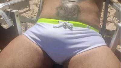 PEGOU NA MALA DO AMIGO NA PRAIA all gay porn video