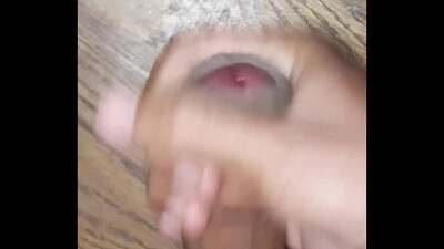 Masturbándome en la oficina all gay porn video