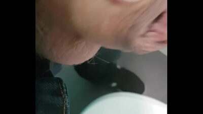 mise en forme de ma petite queue et gros pipi dans wc public all gay porn video