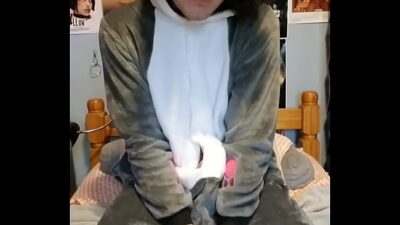 Nerdy Twink asks if big wants him to jerk off in his hoodie all gay porn video