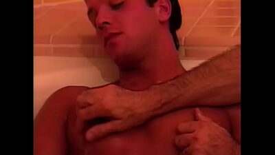 Beim trainieren massiert werden und an spitzen Nippel spielen all gay porn video