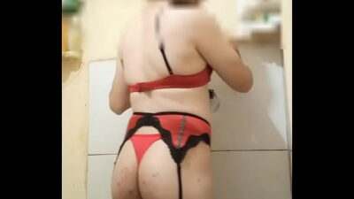 Crossdresser de meia taça e cinta liga all gay porn video