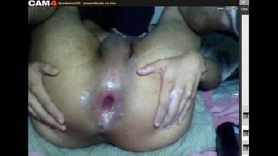 Abriendo culito con botella all gay porn video