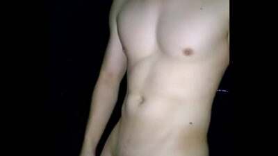 Lancap – Cina Outdoor Waktu Malam Pakai Spek Hitam & Topi all gay porn video