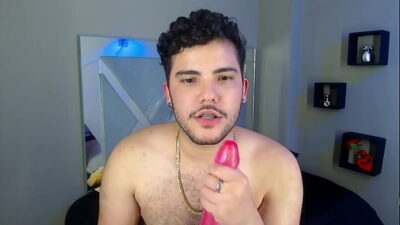 Oso se mete dildo gigante all gay porn video