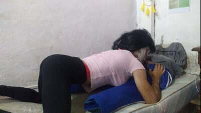 Crossdresser “mamando” all gay porn video