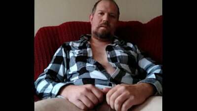HOT BEAR SQUEEZING OUT SOME WHITE HONEY all gay porn video