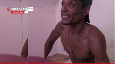 Mavambo cheio de marra, adora uma putaria  l  Assista também o pedreiro e o mavambo all gay porn video