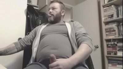Urso batendo uma enquanto fuma all gay porn video