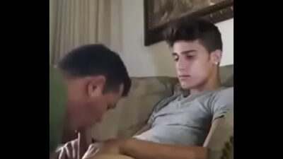 Chupando o amigo hétero all gay porn video