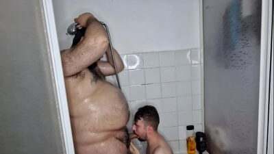 Divirtiéndonos en la ducha all gay porn video