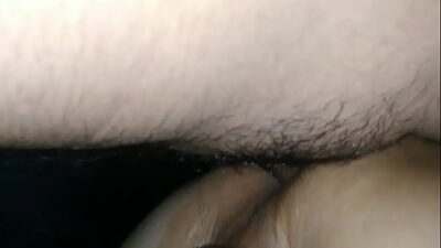 Porno Gay…Hombrecito Caliente Me Folla el Culo con su Trapito Duro