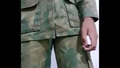 Militar brasileiro punhetando