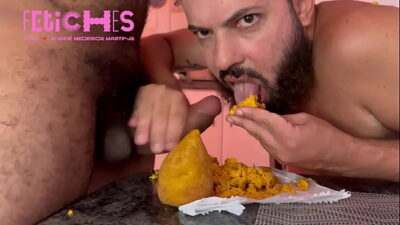 COXINHA- garoto mama pau grosso enquanto come coxinha all gay porn video