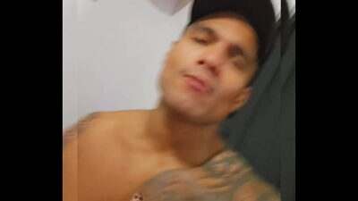 Em casa de bobeira brincando com o pau marcellopauzao.com all gay porn video