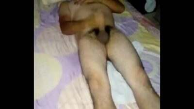 Gay graba a hetero masturbándose  en motel  por dinero all gay porn video